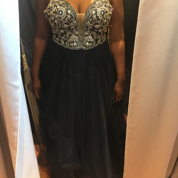 Prom Dress For Sale - Picture 3 of 8